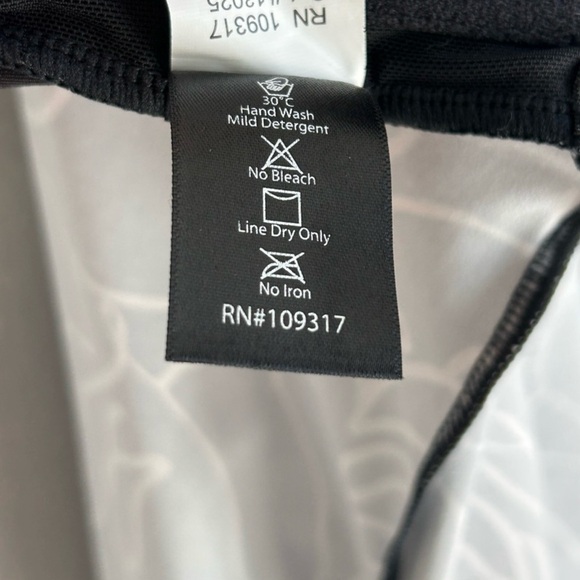 Sunsets Escape size 18 Vivian tankini wired black white tropical v-neck ruched - Picture 10 of 14